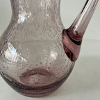 Pichet en verre bullé rose dans le style Biot